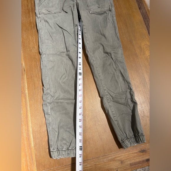 American Eagle Outfitters Olive Joggers - Picture 4 of 11